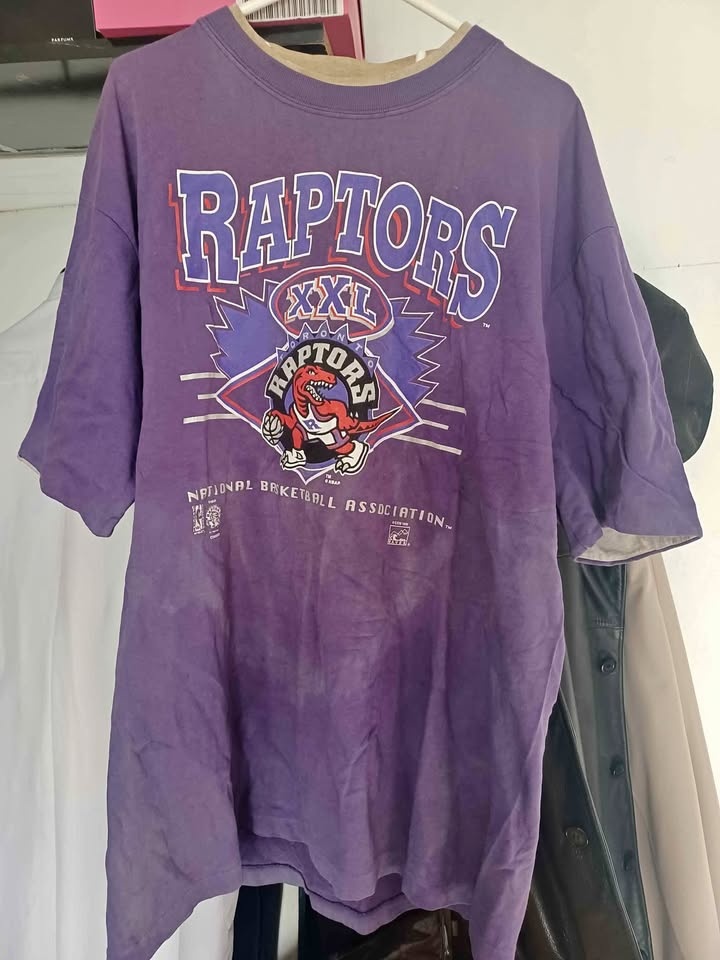 Rare vintage 1995 Raptors XXL Shirt