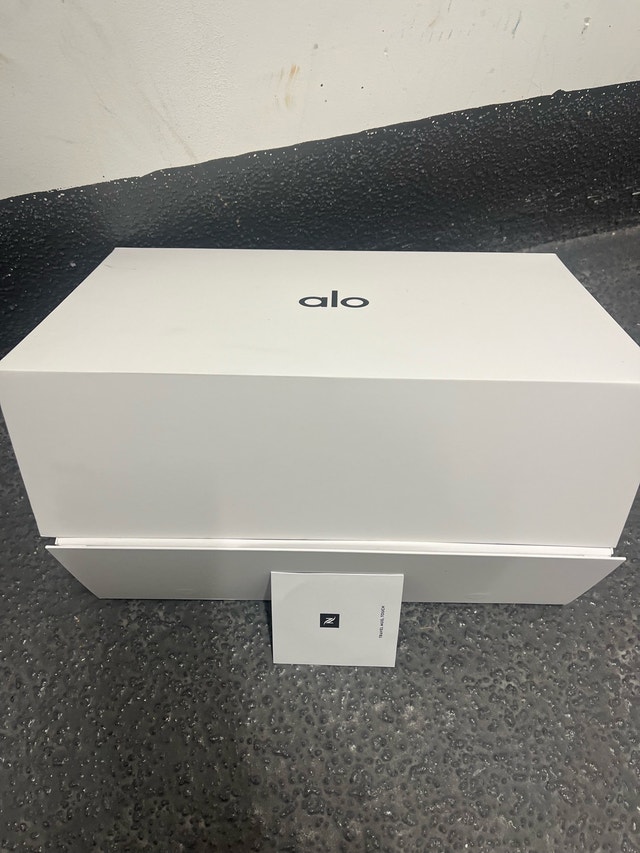 Alo Sunset Sneaker empty Box - photo 2