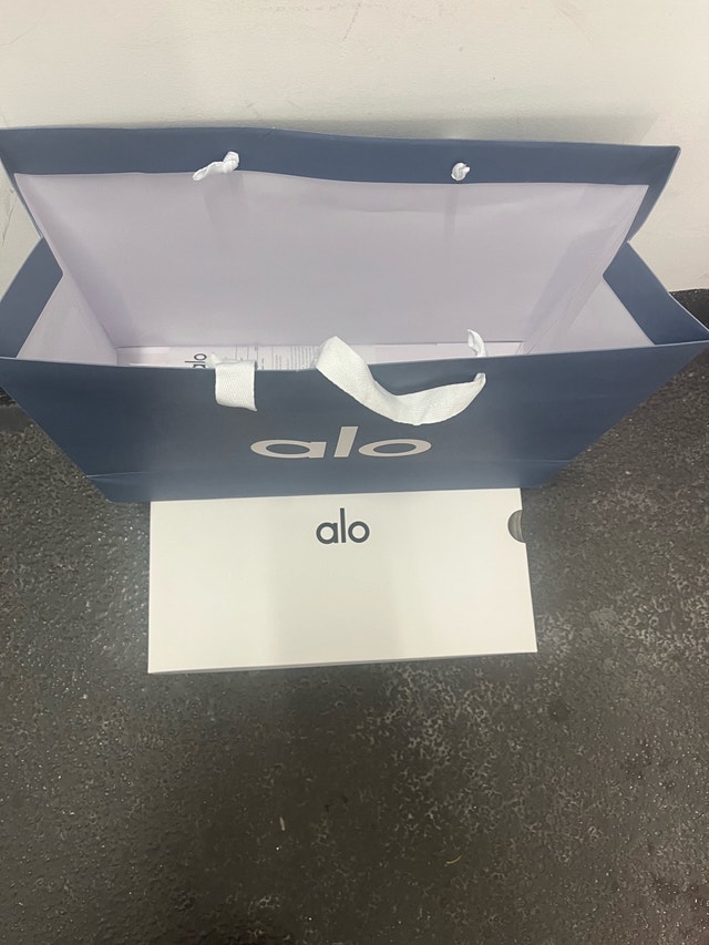 ALO Yoga Tote Bag box empty - photo 2