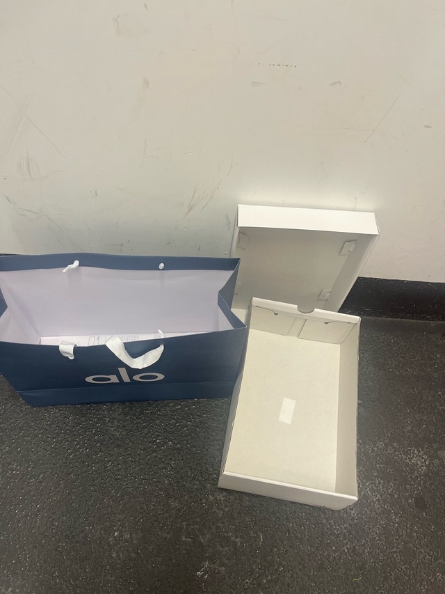 ALO Yoga Tote Bag box empty - photo 3