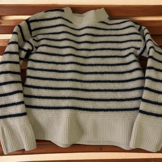 Uniqlo Striped Sweater - photo 2