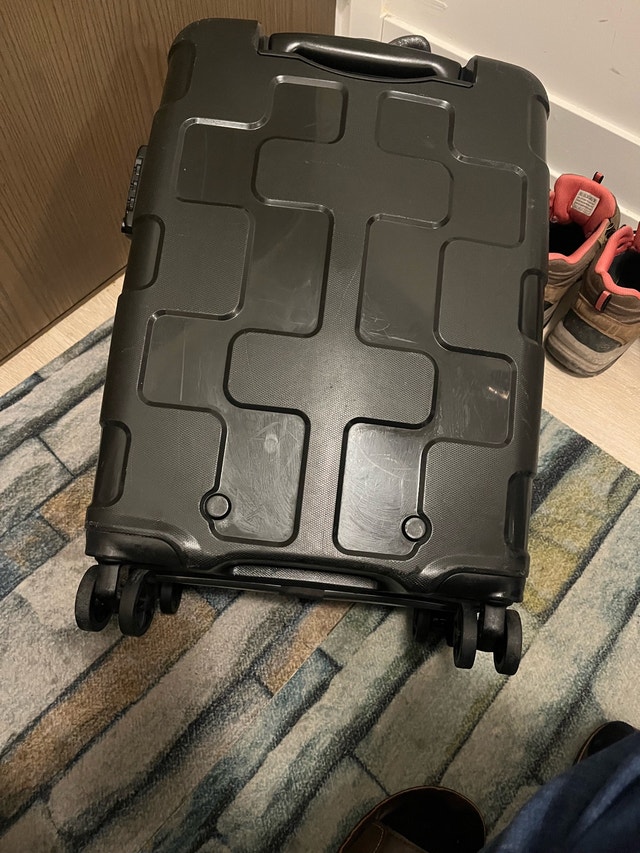 American Tourister Black Hardside Suitcase - photo 2
