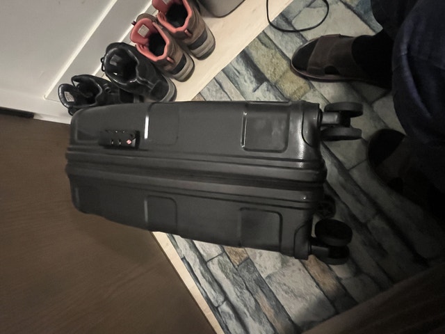 American Tourister Black Hardside Suitcase - photo 3