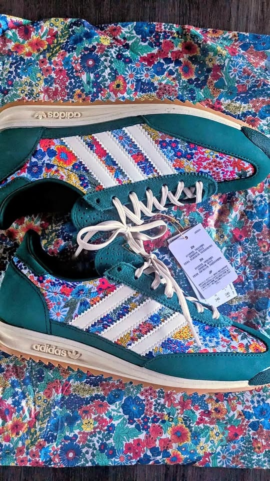 Adidas Liberty of London Women's Sneakers US 71/2 New Collegiate
