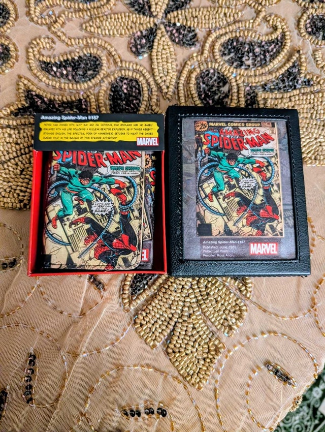 Amazing Spider-Man #157 Wallet & Collector's Box - photo 3