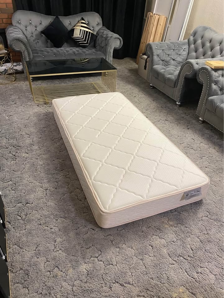 Twin mattress like new - photo 2