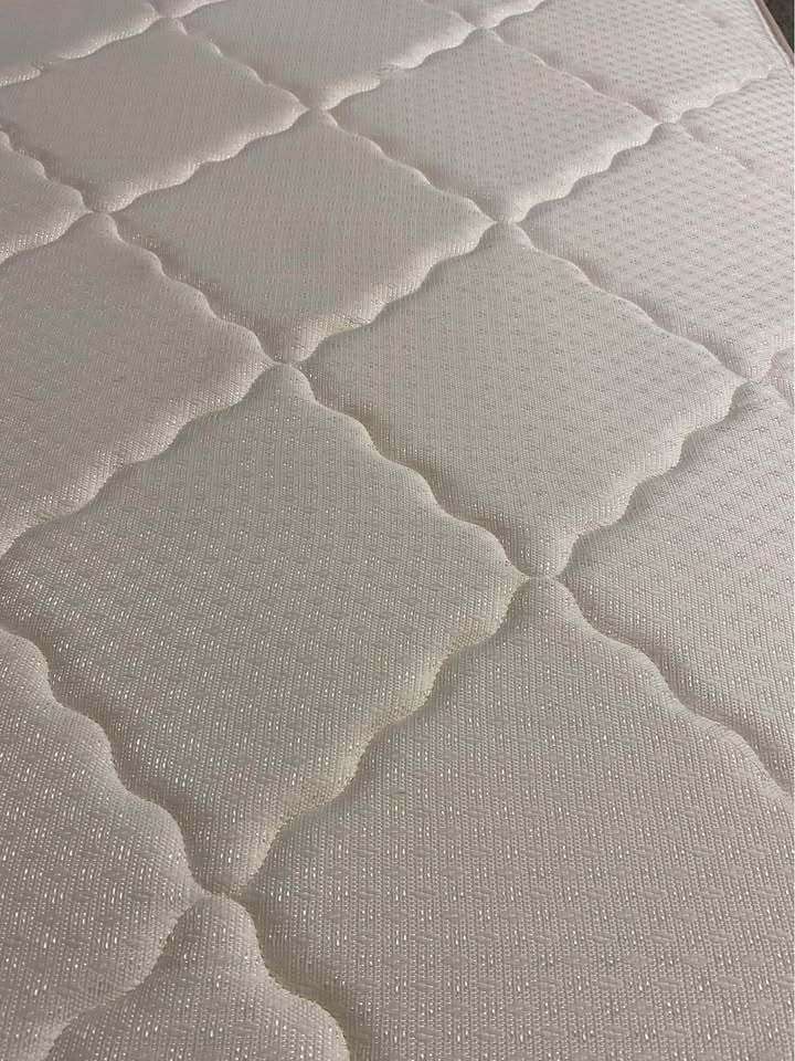 Twin mattress like new - photo 4