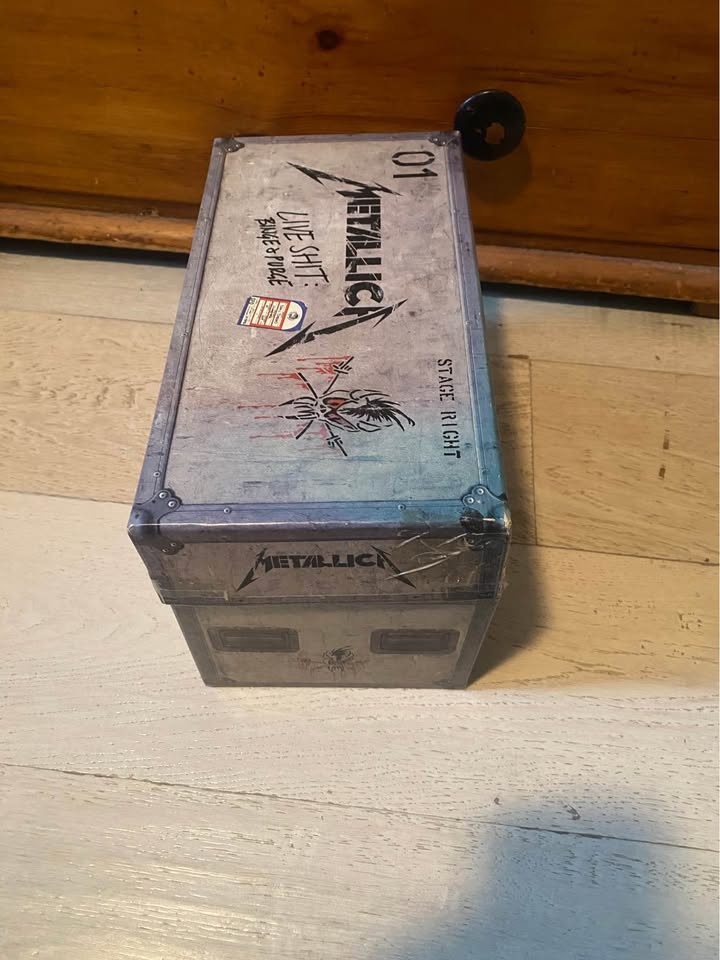 Metallica Live Binge And Purge VHS Tape Box Set Complete - 1993 - photo 2