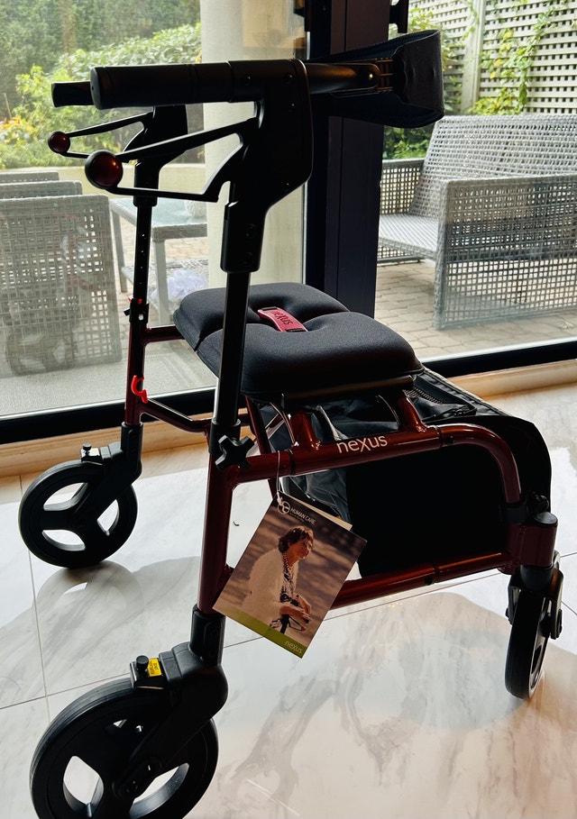 Nexus Walker- brand new - photo 2