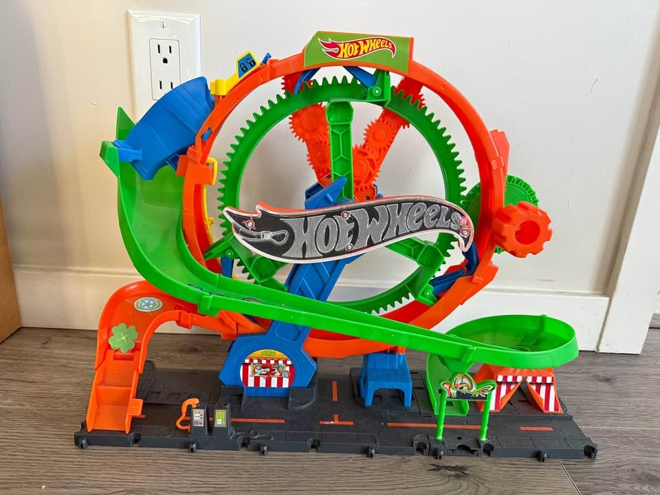 Hot wheel city ferries wheel track play set