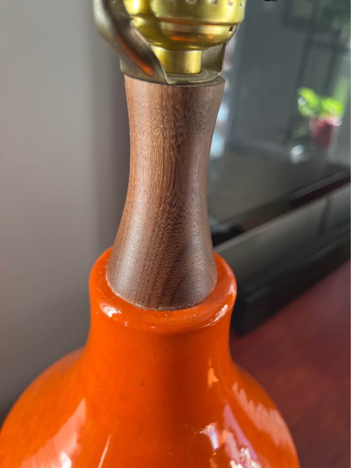 Large mid century modern orange ceramic lamp with teak wood - photo 4