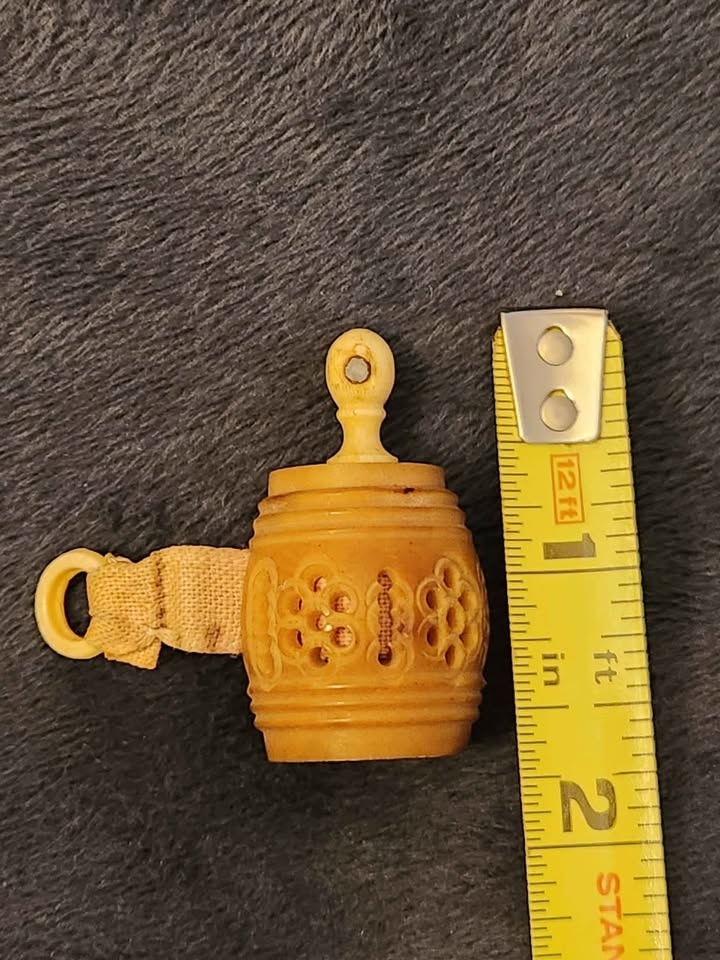Vintage Stanhope Viewer Tape Measure - photo 2