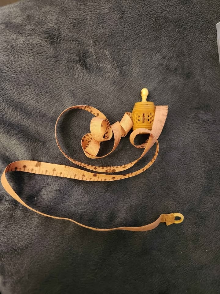 Vintage Stanhope Viewer Tape Measure - photo 3