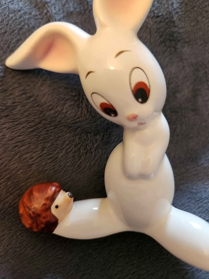 Vintage Goebel Bunny with Hedgehog - photo 2