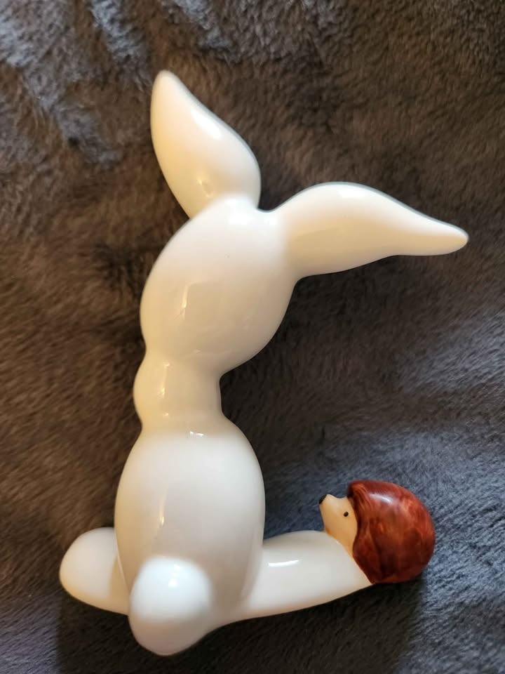 Vintage Goebel Bunny with Hedgehog - photo 5