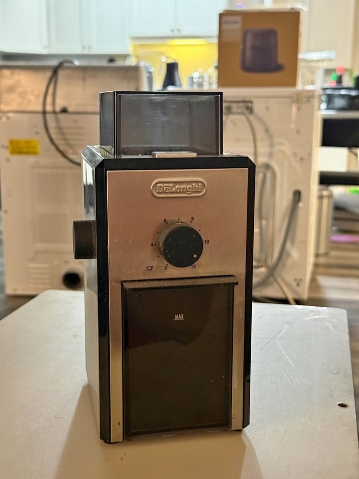 DeLonghi KG89 Burr Coffee Grinder - Excellent Condition