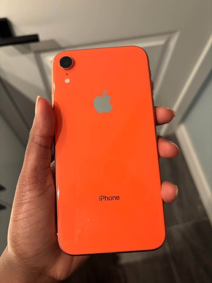 iPhone XR - photo 3