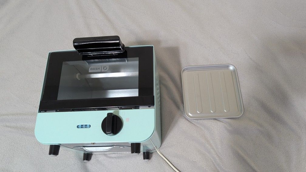 DASH Mini Toaster Oven - Never Used