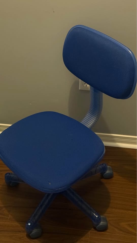 Kids / Youth Desk Chair — $10 - photo 2