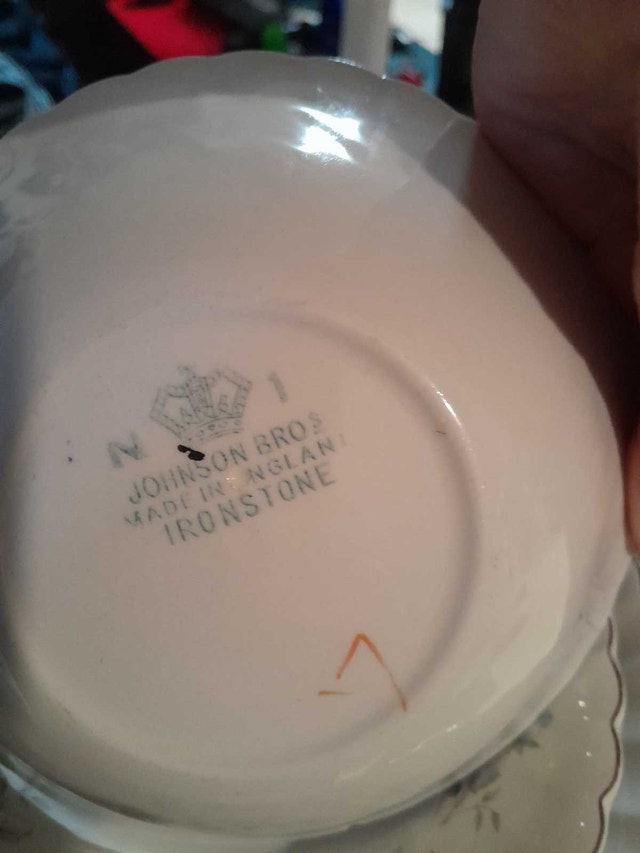 Johnson Bros China Plates and Bowls - photo 3