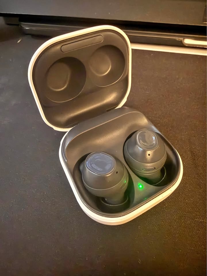 Samsung Galaxy Buds FE – Like New
