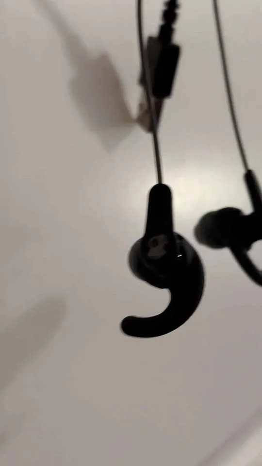Skullcandy ink'd active Bluetooth headphones image indicator(3)