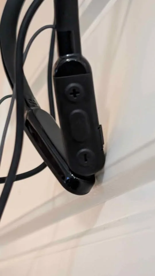 Skullcandy ink'd active Bluetooth headphones image indicator(4)