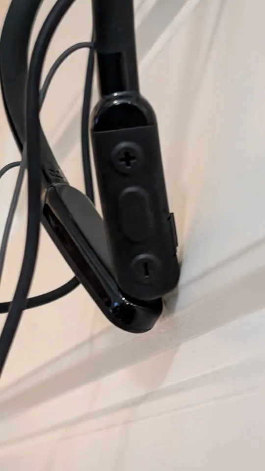 Skullcandy ink'd active Bluetooth headphones image indicator(5)