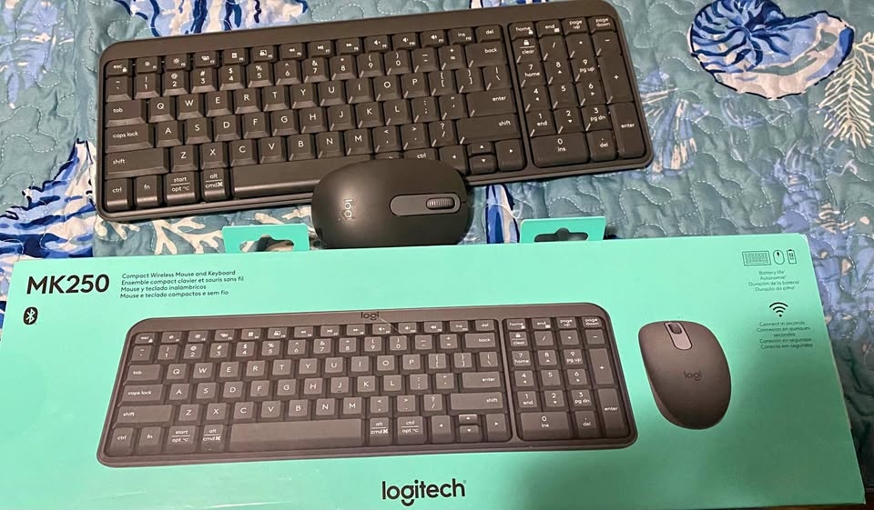 Logitech MK250 Compact Wireless Mouse & Keyboard - NEW