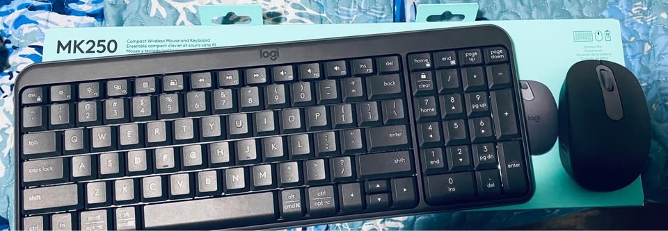 Logitech MK250 Compact Wireless Mouse & Keyboard - NEW - photo 2