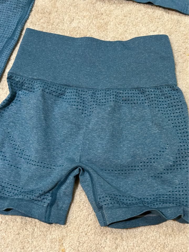 Gym Shark Crop Top & Shorts | X Small - photo 5