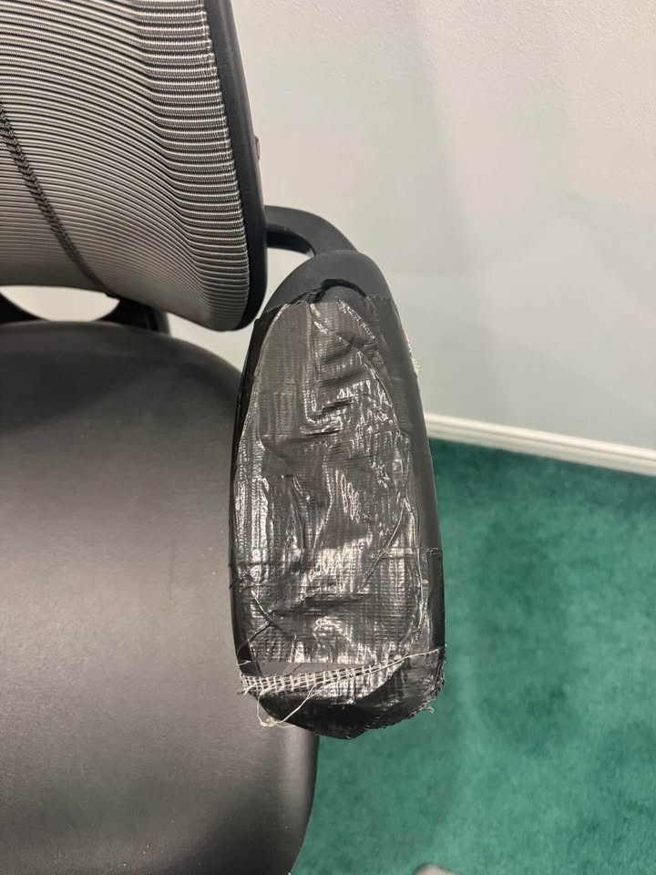 Black Office Chair - photo 3