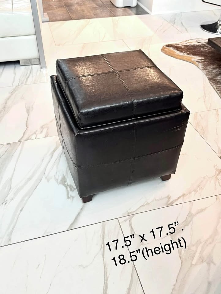 2x Faux leather cube storage poofe