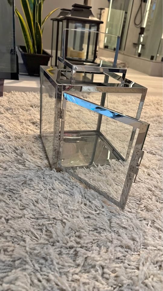 Chrome candle holder