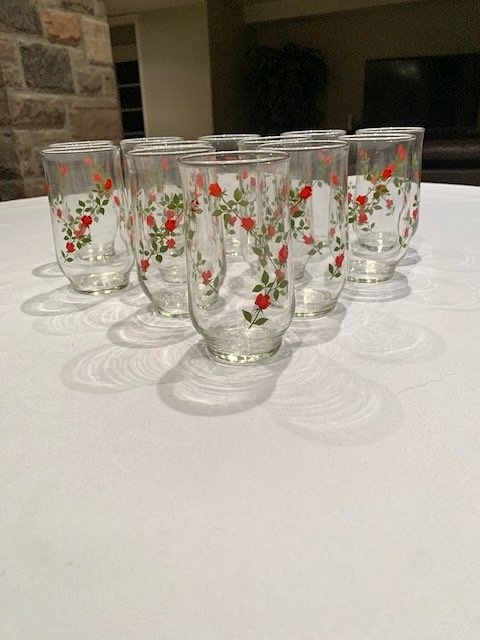 Glasses Vintage Anchor Hocking Set of 12 " Climbing Red Roses "