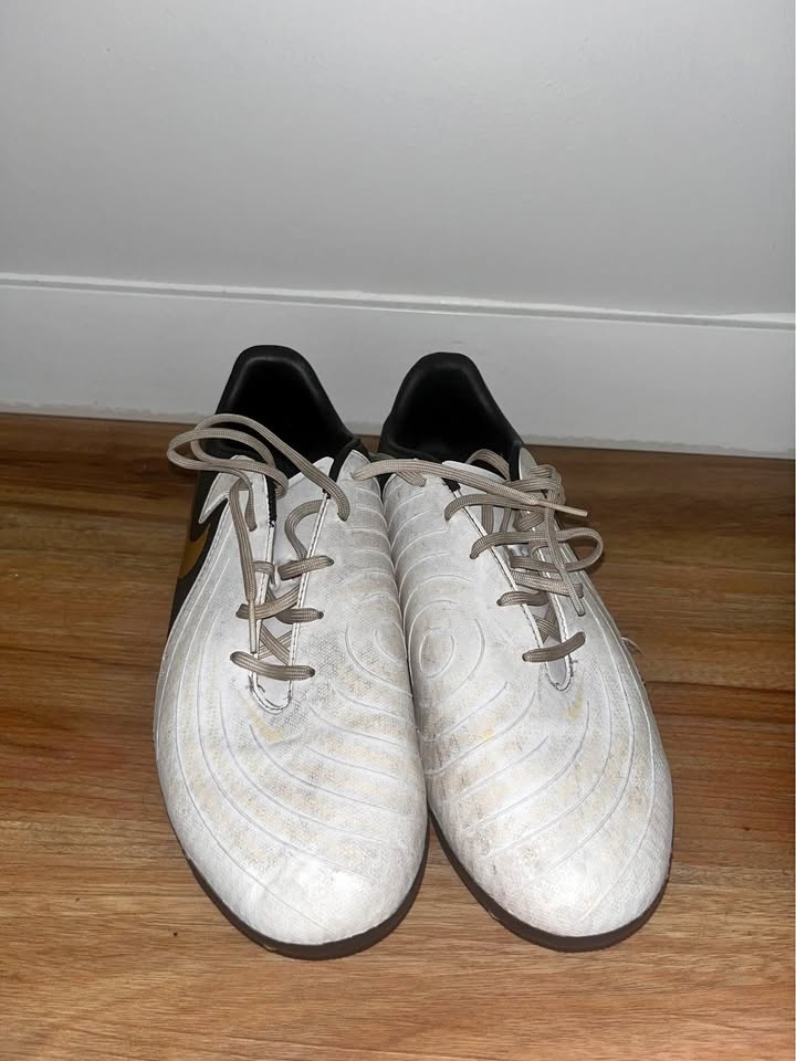 Nike cleats+shin pads