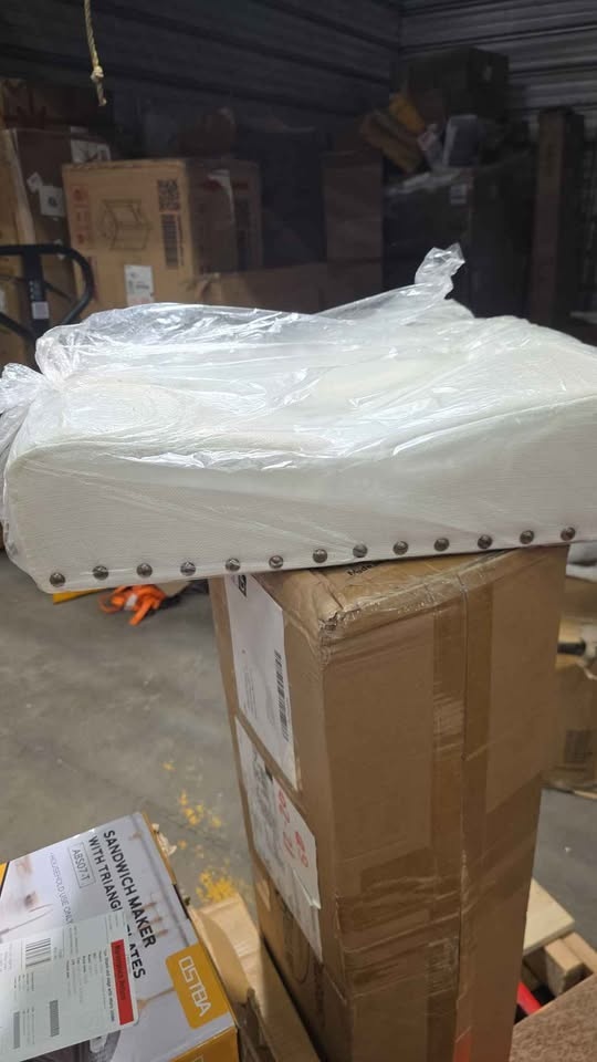 Set of 4 brand new barstools - photo 3