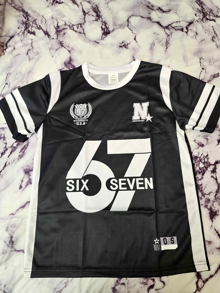 ⚽ Unisex Oversized #67 Soccer-Style T-Shirt ⚽ size 10-12 years o