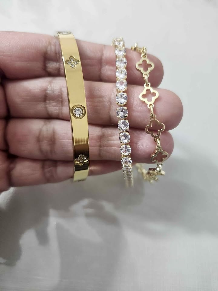 💛 Elegant Gold-Tone Bracelet Set (3 Pieces) 💛