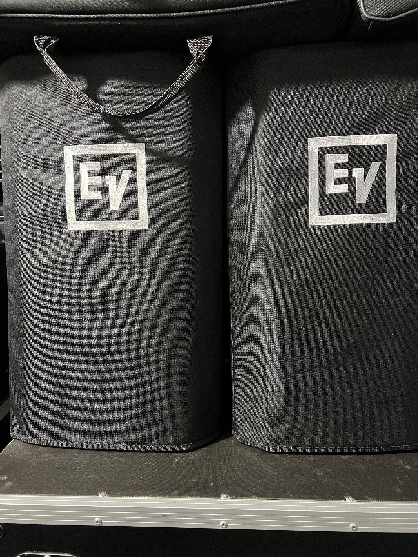 Electro Voice EV ZLX-12p speakers with covers - photo 5