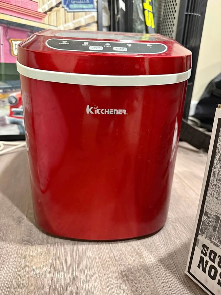 Kitchener ice cube maker