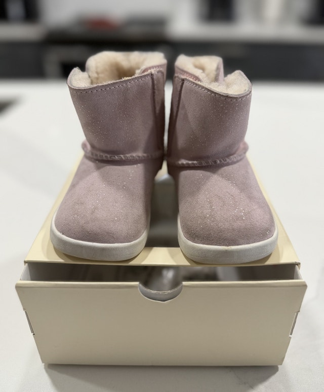 Ugg Keelan Sparkle Boots - Size 4