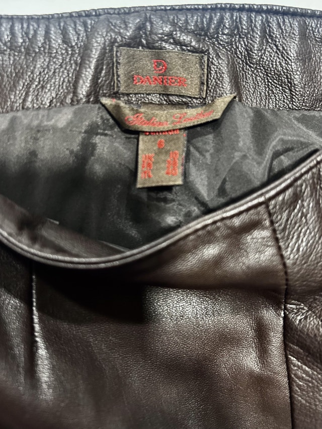 Danier Leather Pants Sz. 6 - photo 2