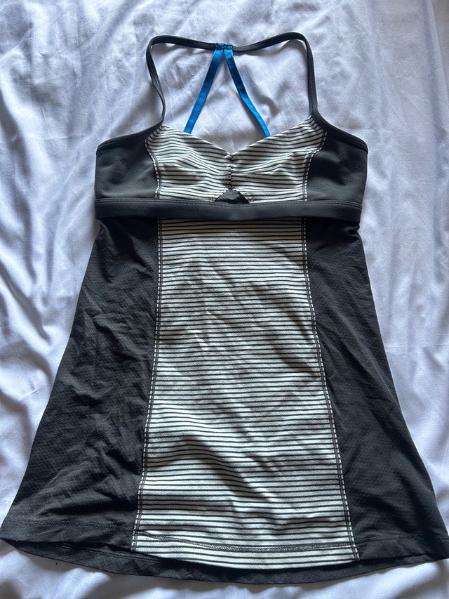 4 Lululemon sports top and 1 Reebok Activewear all 5 for $30