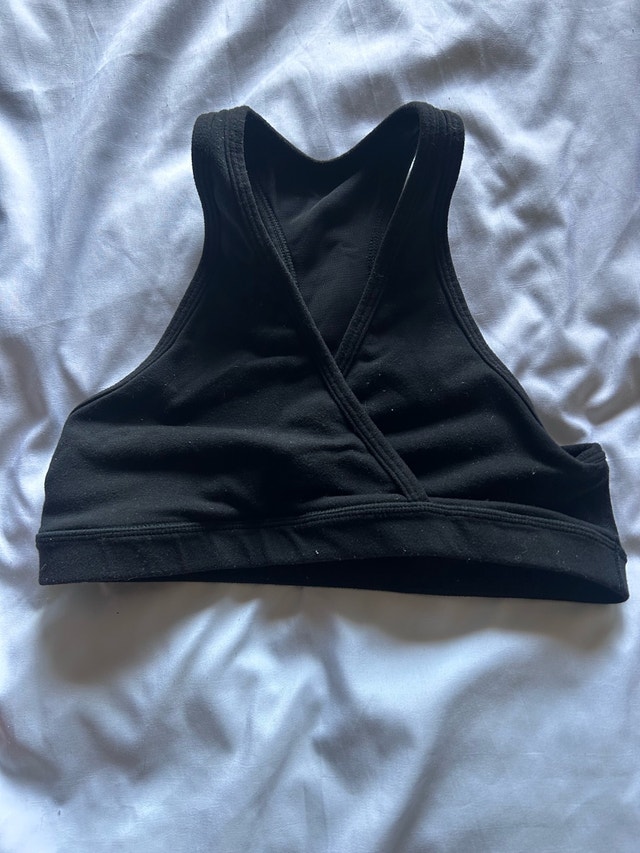 4 Lululemon sports top and 1 Reebok Activewear all 5 for $30 - photo 3