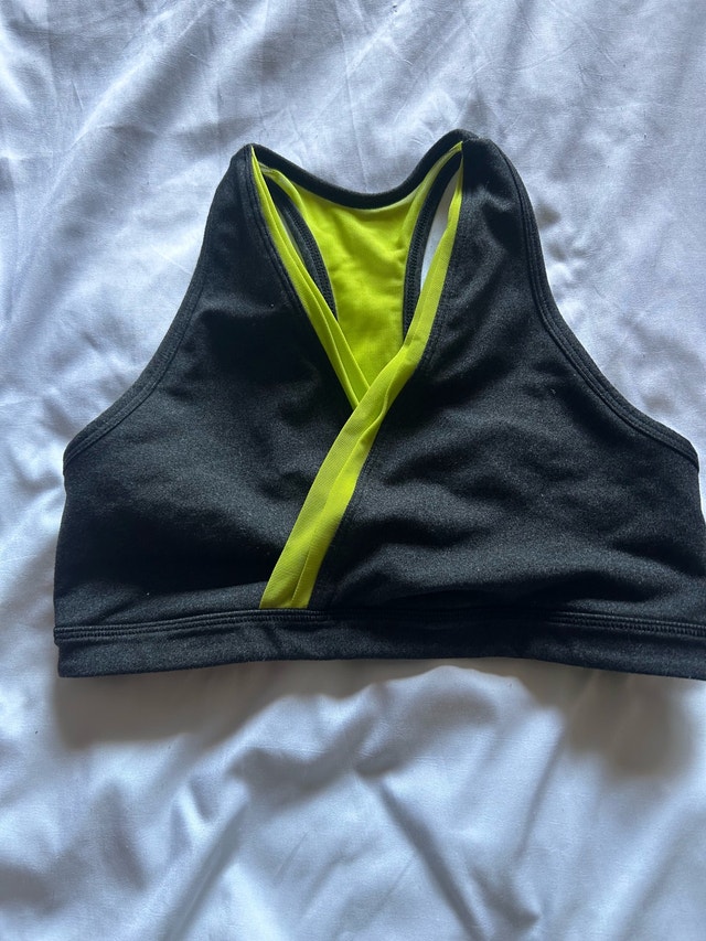 4 Lululemon sports top and 1 Reebok Activewear all 5 for $30 - photo 4