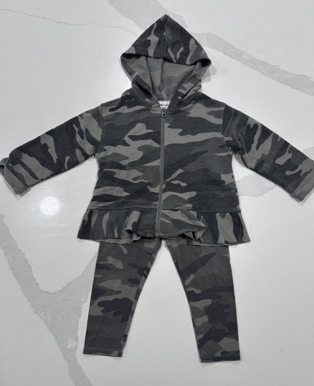 Splendid Hoodie Set in Camo Sz 18-24 mths - photo 4