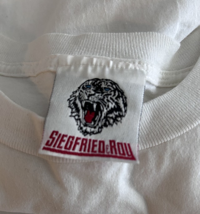 Siegfried & Roy T-Shirt, Shot glass & Pin Package - photo 2