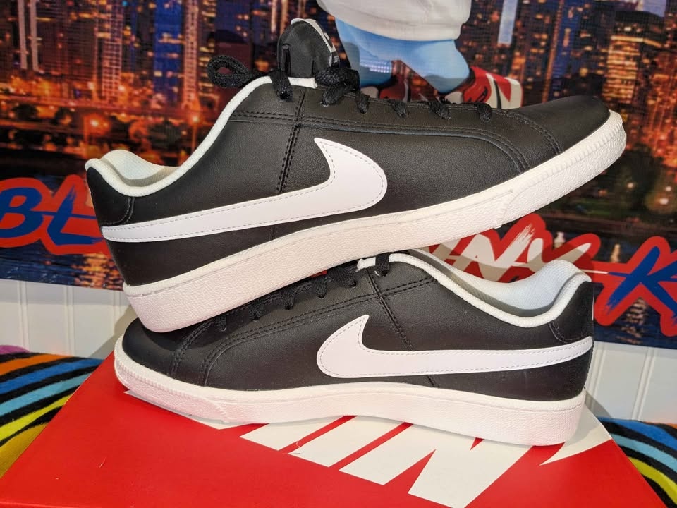 $95 Nike Court Royale - Black/White Mens Size# 10 - Authentic N - photo 2