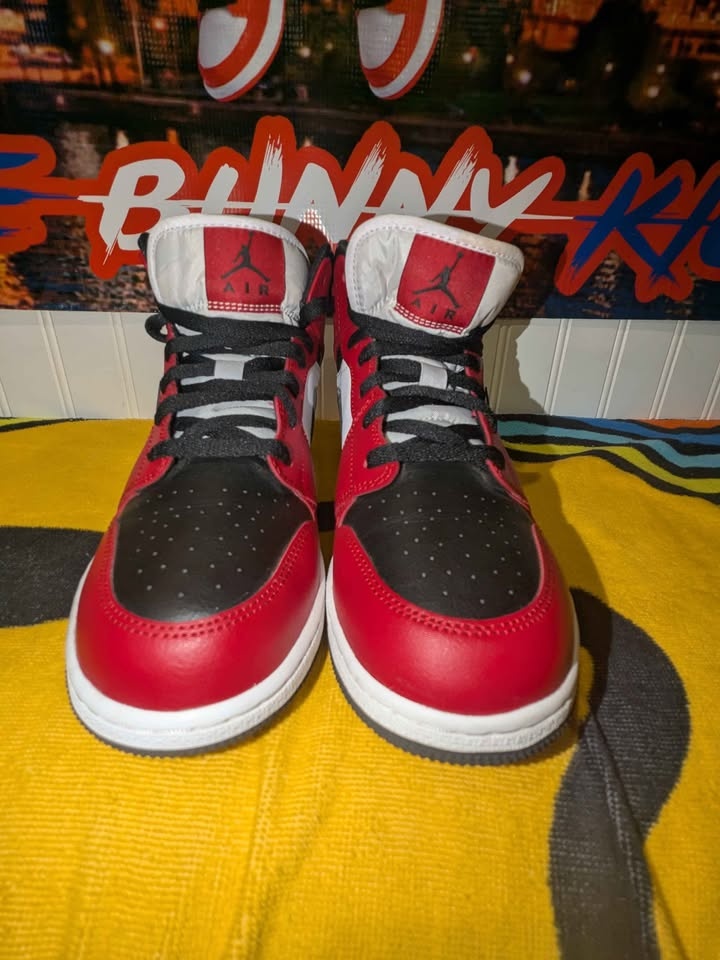 $95 Air Jordan 1 Mid-Chicago Black Toe- Size #7Y - photo 5